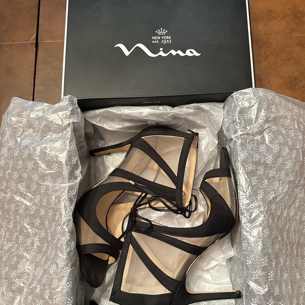 Nina Women’s 6.5 M width black Cherie heel